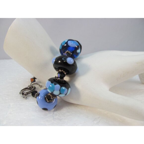 Blue and Black Lampwork Art Glass Beaded Bracelet with Toggle Clasp - Picture 5 of 13